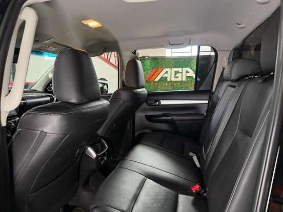 TOYOTA-HILUX-2.8 D-4D TURBO DIESEL CD SRX PLUS 4X4 AUTOMÁTICO TOYOTA-HILUX-2024