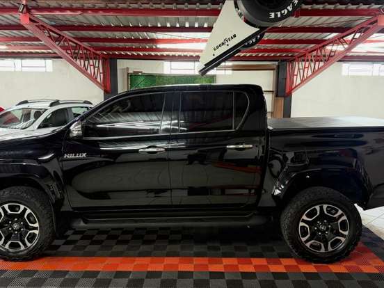TOYOTA-HILUX-2.8 D-4D TURBO DIESEL CD SRX PLUS 4X4 AUTOMÁTICO TOYOTA-HILUX-2024
