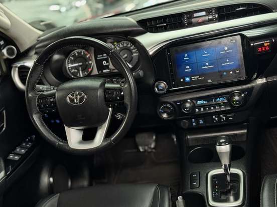 TOYOTA-HILUX-2024
