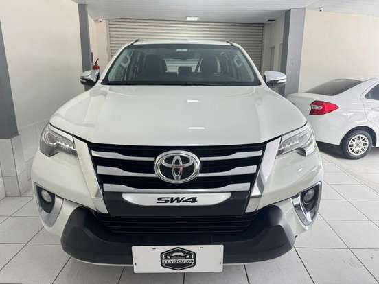 TOYOTA-HILUX-2017