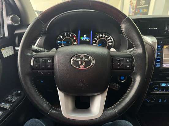 TOYOTA-HILUX-2.8 SRX 4X4 CD 16V DIESEL 4P AUTOMÁTICO TOYOTA-HILUX-2017