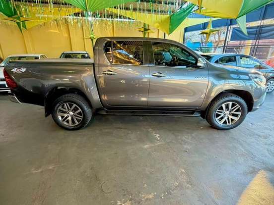 TOYOTA-HILUX-2.8 SRX 4X4 CD 16V DIESEL 4P AUTOMÁTICO TOYOTA-HILUX-2016