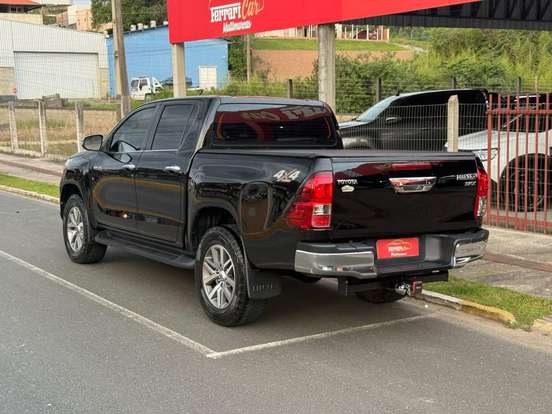 TOYOTA-HILUX-2018