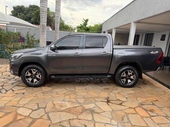 TOYOTA-HILUX-2019