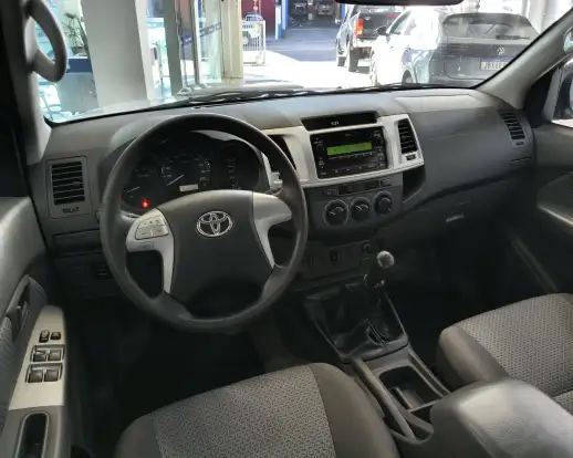 TOYOTA-HILUX-2013