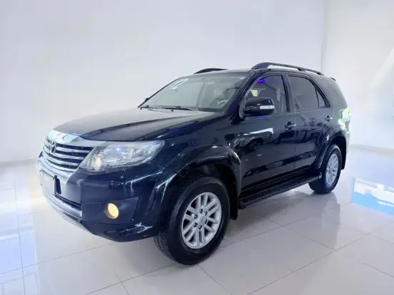 TOYOTA-HILUX SW4-2012