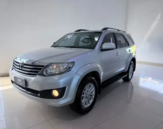 TOYOTA-HILUX SW4-2014