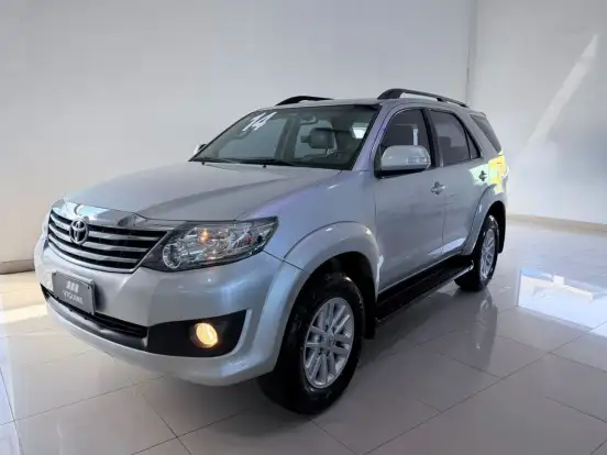 TOYOTA-HILUX SW4-2.7 SR 4X2 16V FLEX 4P AUTOMÁTICO TOYOTA-HILUX SW4-2014