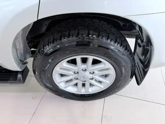 TOYOTA-HILUX SW4-2014