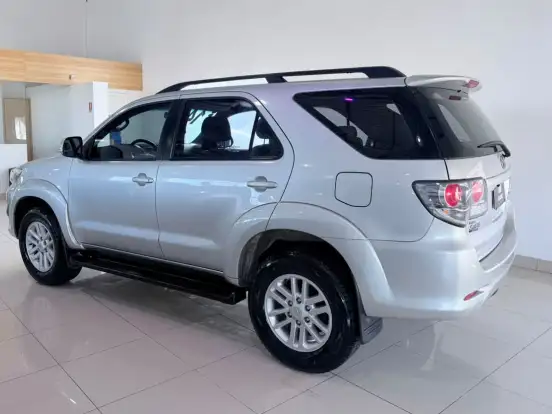 TOYOTA-HILUX SW4-2.7 SR 4X2 16V FLEX 4P AUTOMÁTICO TOYOTA-HILUX SW4-2014