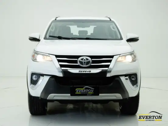 TOYOTA-HILUX SW4-2018