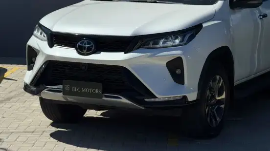 TOYOTA-HILUX SW4-2023