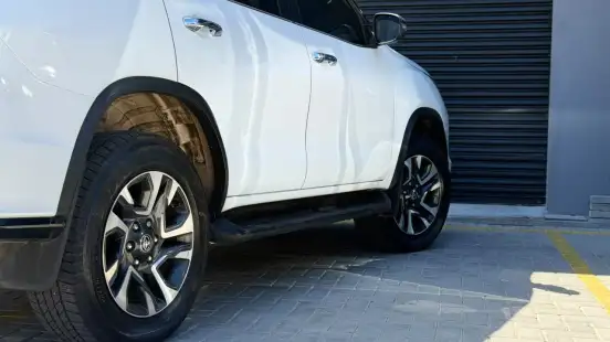 TOYOTA-HILUX SW4-2023