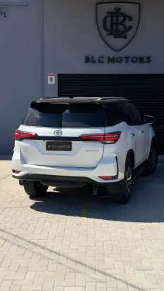TOYOTA-HILUX SW4-2023