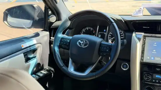 TOYOTA-HILUX SW4-2023