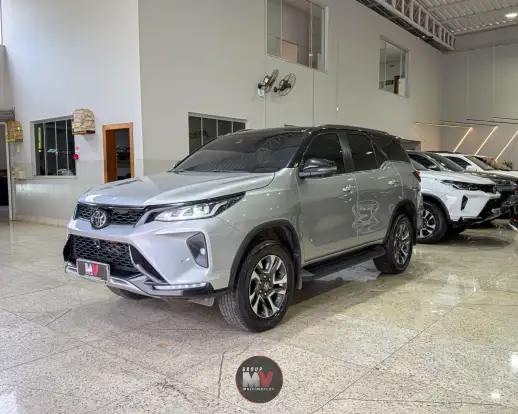 TOYOTA-HILUX SW4-2023