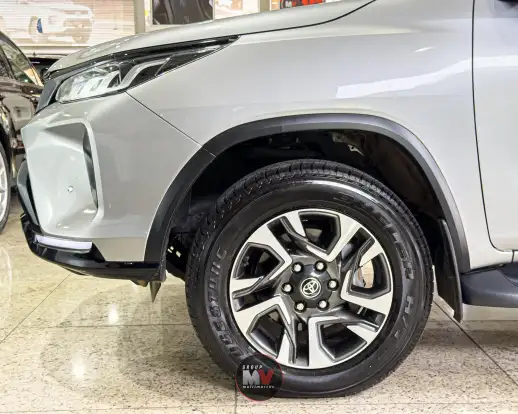 TOYOTA-HILUX SW4-2023