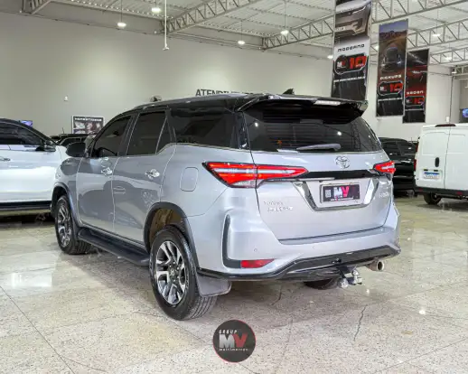 TOYOTA-HILUX SW4-2.8 D-4D TURBO DIESEL DIAMOND 7L 4X4 AUTOMÁTICO TOYOTA-HILUX SW4-2023