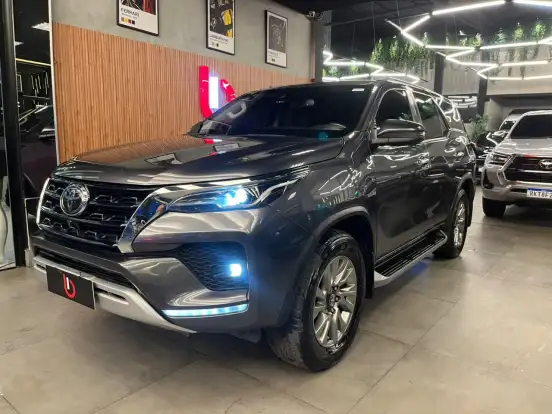 TOYOTA-HILUX SW4-2023