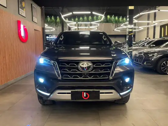 TOYOTA-HILUX SW4-2.8 D-4D TURBO DIESEL SRX 4X4 AUTOMÁTICO TOYOTA-HILUX SW4-2023