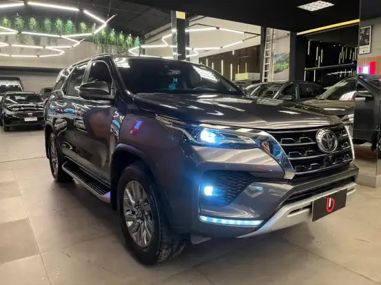 TOYOTA-HILUX SW4-2023