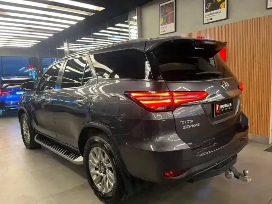 TOYOTA-HILUX SW4-2023