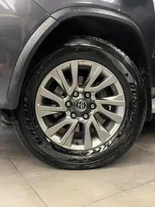 TOYOTA-HILUX SW4-2023