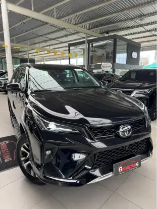 TOYOTA-HILUX SW4-2.8 D-4D TURBO DIESEL SRX PLATINUM 7L 4X4 AUTOMÁTICO TOYOTA-HILUX SW4-2025
