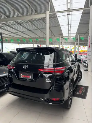 TOYOTA-HILUX SW4-2025