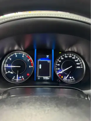 TOYOTA-HILUX SW4-2025