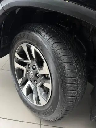 TOYOTA-HILUX SW4-2025