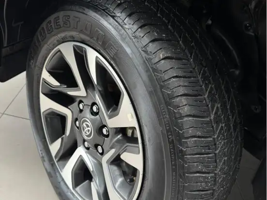 TOYOTA-HILUX SW4-2.8 D-4D TURBO DIESEL SRX PLATINUM 7L 4X4 AUTOMÁTICO TOYOTA-HILUX SW4-2025