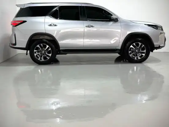 TOYOTA-HILUX SW4-2.8 D-4D TURBO DIESEL SRX PLATINUM 7L 4X4 AUTOMÁTICO TOYOTA-HILUX SW4-2025
