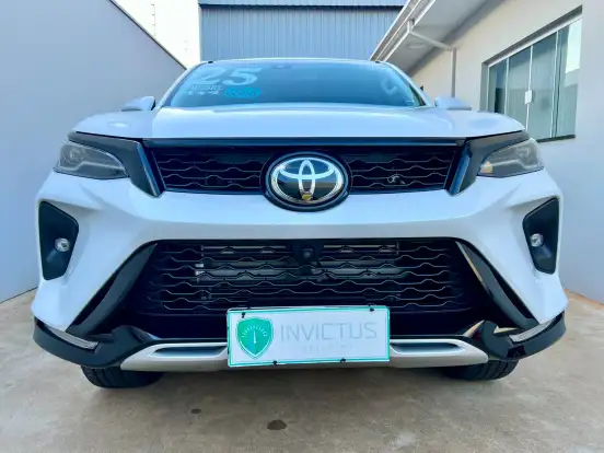 TOYOTA-HILUX SW4-2025
