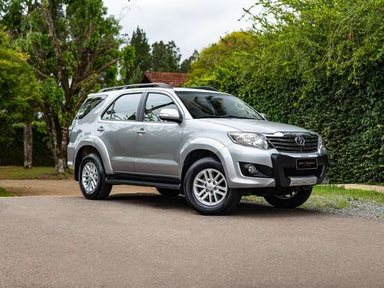 TOYOTA-HILUX SW4-2015