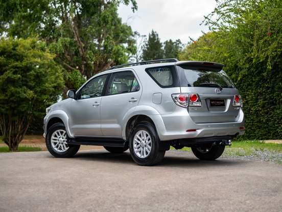 TOYOTA-HILUX SW4-2.7 SR 7 LUGARES 4X2 16V FLEX 4P AUTOMÁTICO TOYOTA-HILUX SW4-2015