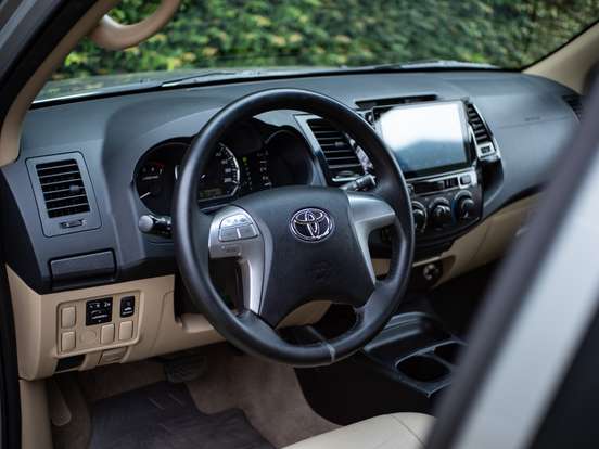 TOYOTA-HILUX SW4-2015
