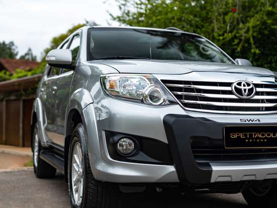 TOYOTA-HILUX SW4-2.7 SR 7 LUGARES 4X2 16V FLEX 4P AUTOMÁTICO TOYOTA-HILUX SW4-2015