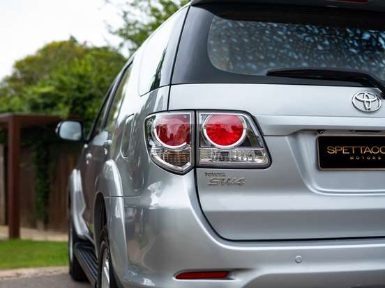 TOYOTA-HILUX SW4-2015