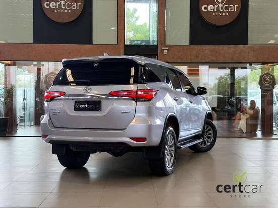 TOYOTA-HILUX SW4-2.7 SR 7 LUGARES 4X2 16V FLEX 4P AUTOMÁTICO TOYOTA-HILUX SW4-2016