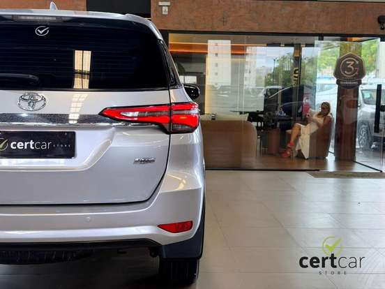 TOYOTA-HILUX SW4-2.7 SR 7 LUGARES 4X2 16V FLEX 4P AUTOMÁTICO TOYOTA-HILUX SW4-2016