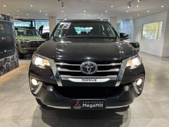 TOYOTA-HILUX SW4-2.7 SRV 7 LUGARES 4X2 16V FLEX 4P AUTOMÁTICO TOYOTA-HILUX SW4-2019