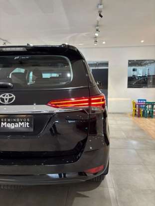 TOYOTA-HILUX SW4-2019