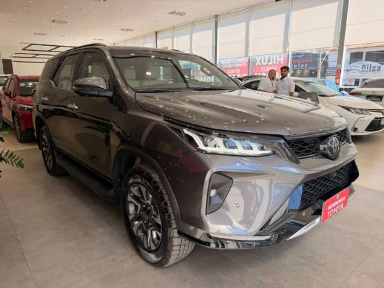 TOYOTA-HILUX SW4-2023