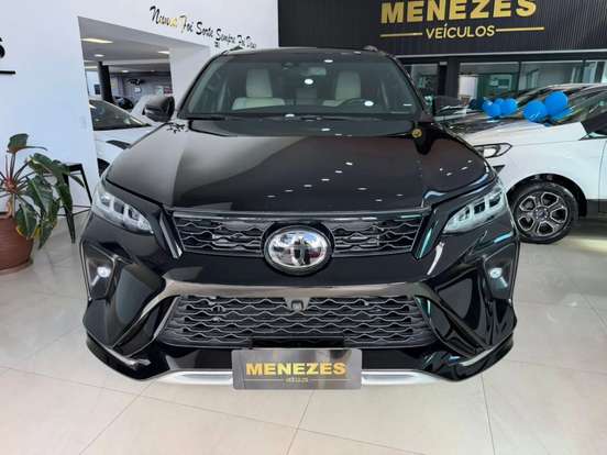TOYOTA-HILUX SW4-2024