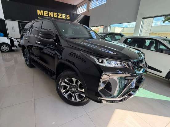 TOYOTA-HILUX SW4-2024