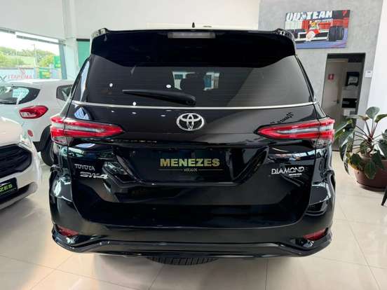 TOYOTA-HILUX SW4-2.8 D-4D TURBO DIESEL DIAMOND 7L 4X4 AUTOMÁTICO TOYOTA-HILUX SW4-2024