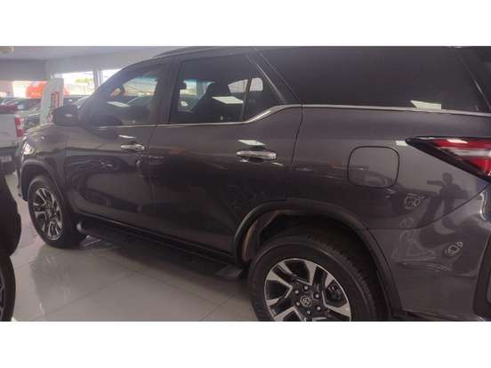 TOYOTA-HILUX SW4-2026