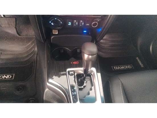 TOYOTA-HILUX SW4-2026