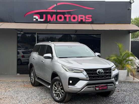 TOYOTA-HILUX SW4-2.8 D-4D TURBO DIESEL SRX 7L 4X4 AUTOMÁTICO TOYOTA-HILUX SW4-2021